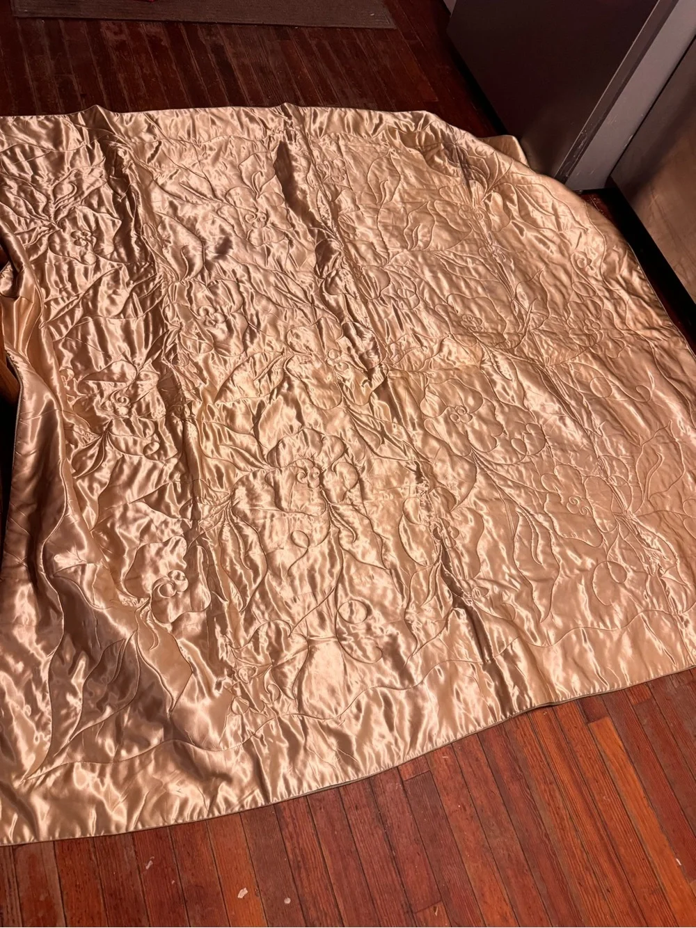 Carlin Comforts Saks 5th Avenue silk blend comforter 77 by 70 inches
